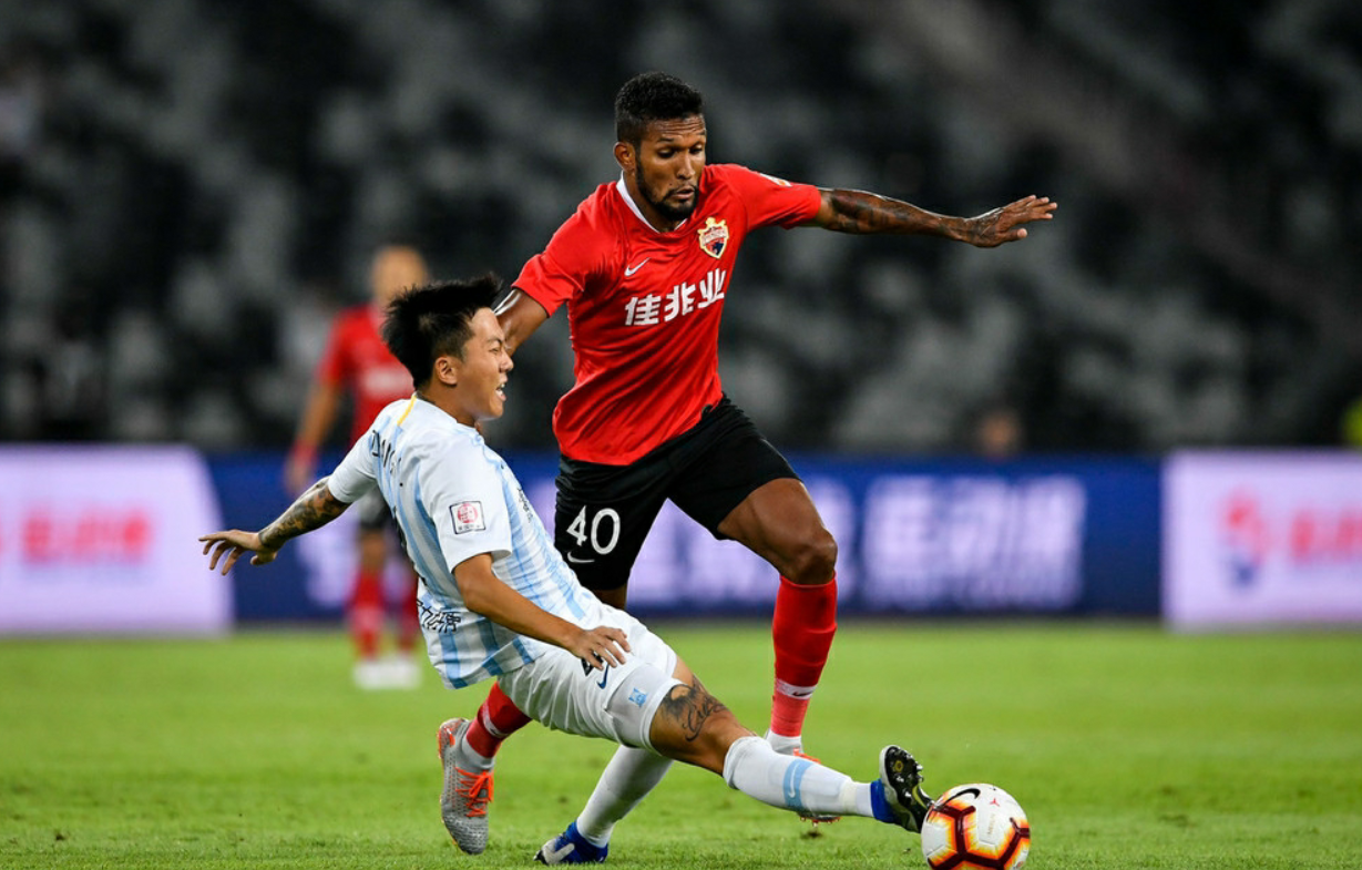 转折点罗马防线松动，中超今夜攻防权衡，话题不断，控场能力受关注